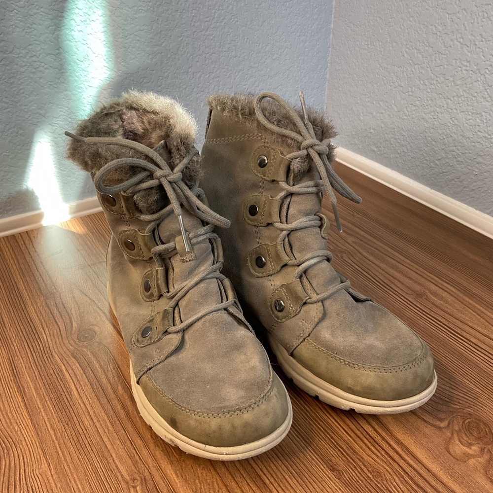 Sorel Gray suede Waterproof Fur-Trimmed Winter Boots Size 7
